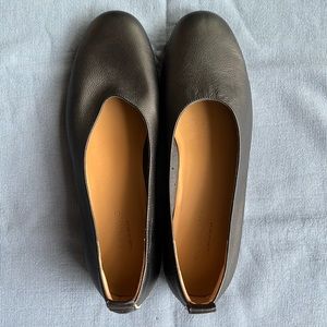 New Everlane Day Glove flats, size 8, black